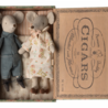 Maileg Opa en Oma Grandma en Grandpa Mice in sigarendoos Maileg Opa en Oma Grandma en Grandpa Mice in sigarendoos