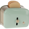 Maileg Miniature Toaster met Brood Maileg Miniature Toaster met Brood