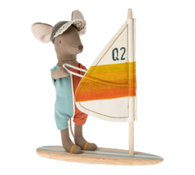 Maileg Beach Mouse, Big brother met Surfplank Maileg Beach Mouse, Big brother met Surfplank