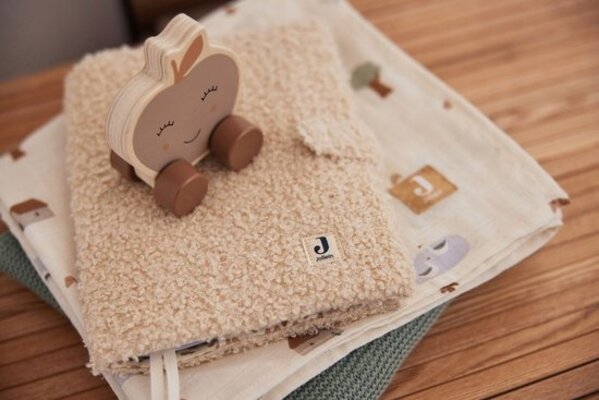 Jollein  Houten speelgoedauto Farm Apple Jollein  Houten speelgoedauto Farm Apple