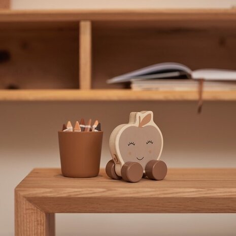 Jollein  Houten speelgoedauto Farm Apple Jollein  Houten speelgoedauto Farm Apple