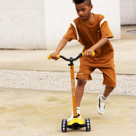 Micro Step Maxi Deluxe Pro LED Geel Micro Step Maxi Deluxe Pro LED Geel