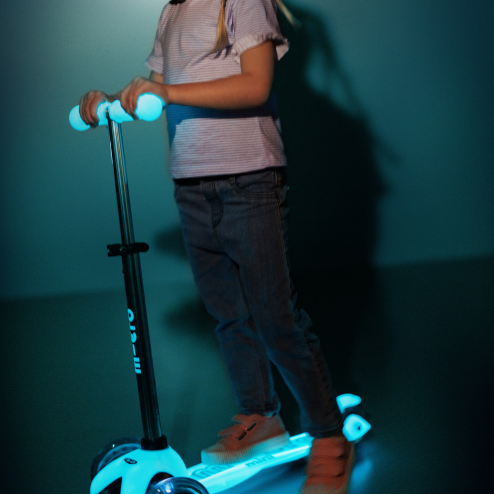 Micro Step Mini Deluxe Glow LED Plus Glacier Aqua Micro Step Mini Deluxe Glow LED Plus Glacier Aqua