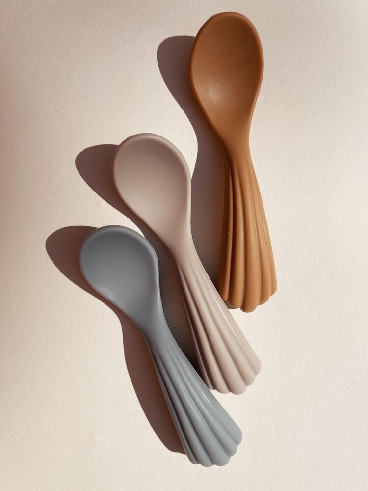 Konges Slojd Silicone Lepels Shell 3 Pack Warm Grey Konges Slojd Silicone Lepels Shell 3 Pack Warm Grey