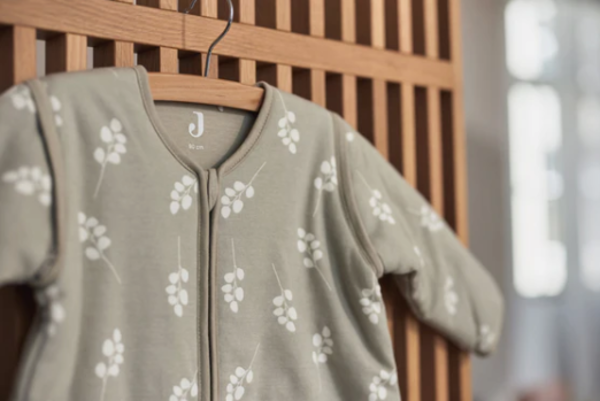 Jollein Slaapzak Twig Olive Green met Afritsbare Mouwen Jollein Slaapzak Twig Olive Green met Afritsbare Mouwen