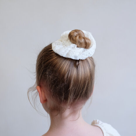 Mimi & Lula Scrunchie Broderie Anglaise Mimi & Lula Scrunchie Broderie Anglaise