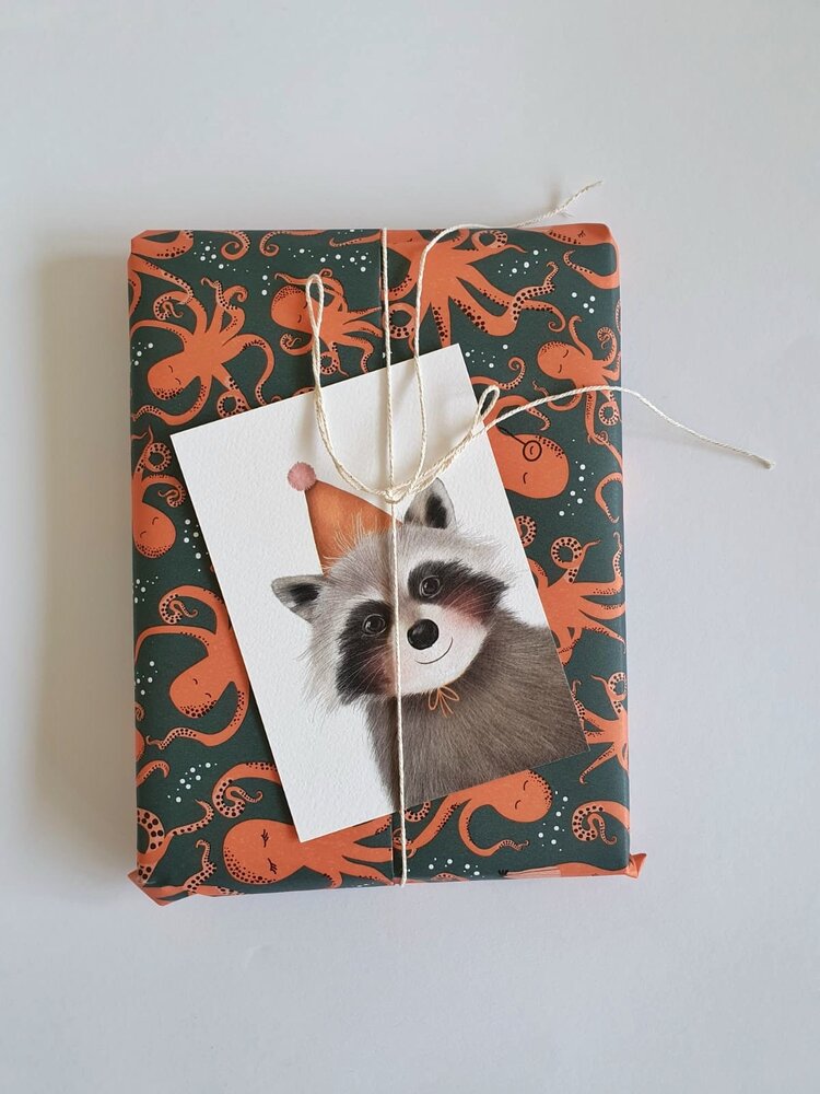 Getekend door Zusje Wenskaart Wasbeer Feestmuts