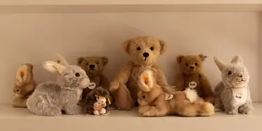 Steiff Originals met Wit Label Grijs Logo