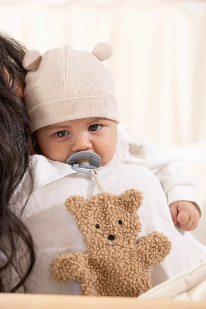 Feetje Babykleding Mutsje Rib Honey Bear Zand