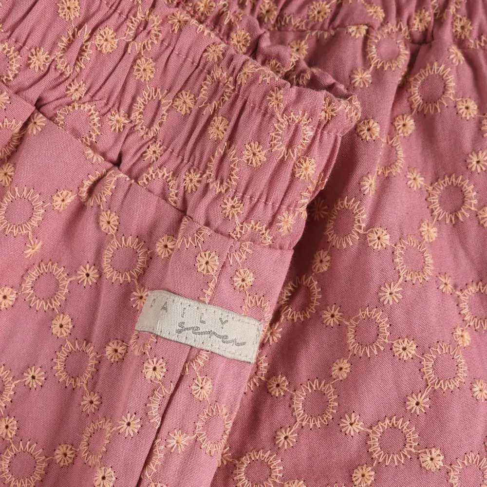 Daily7 Shorts Ruffle Broderie Heather Rose