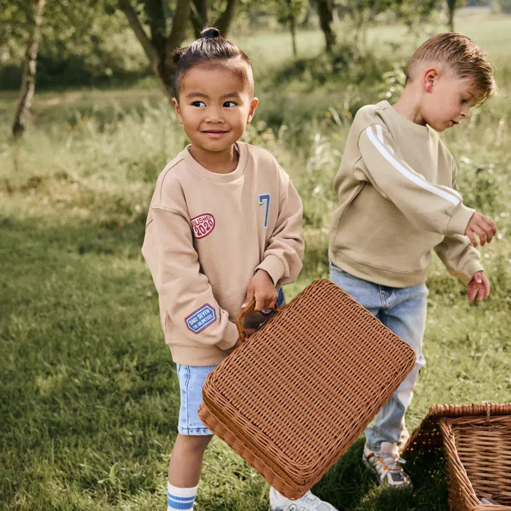 Daily7 Oversized Sweater Badges