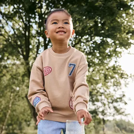 Daily7 Oversized Sweater Badges