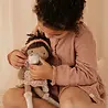 Little Dutch De Little Dutch Knuffelpop Evi knuffel is een zachte en lieve knuffelvriend, perfect voor spelen, troost en knuffelmomenten.