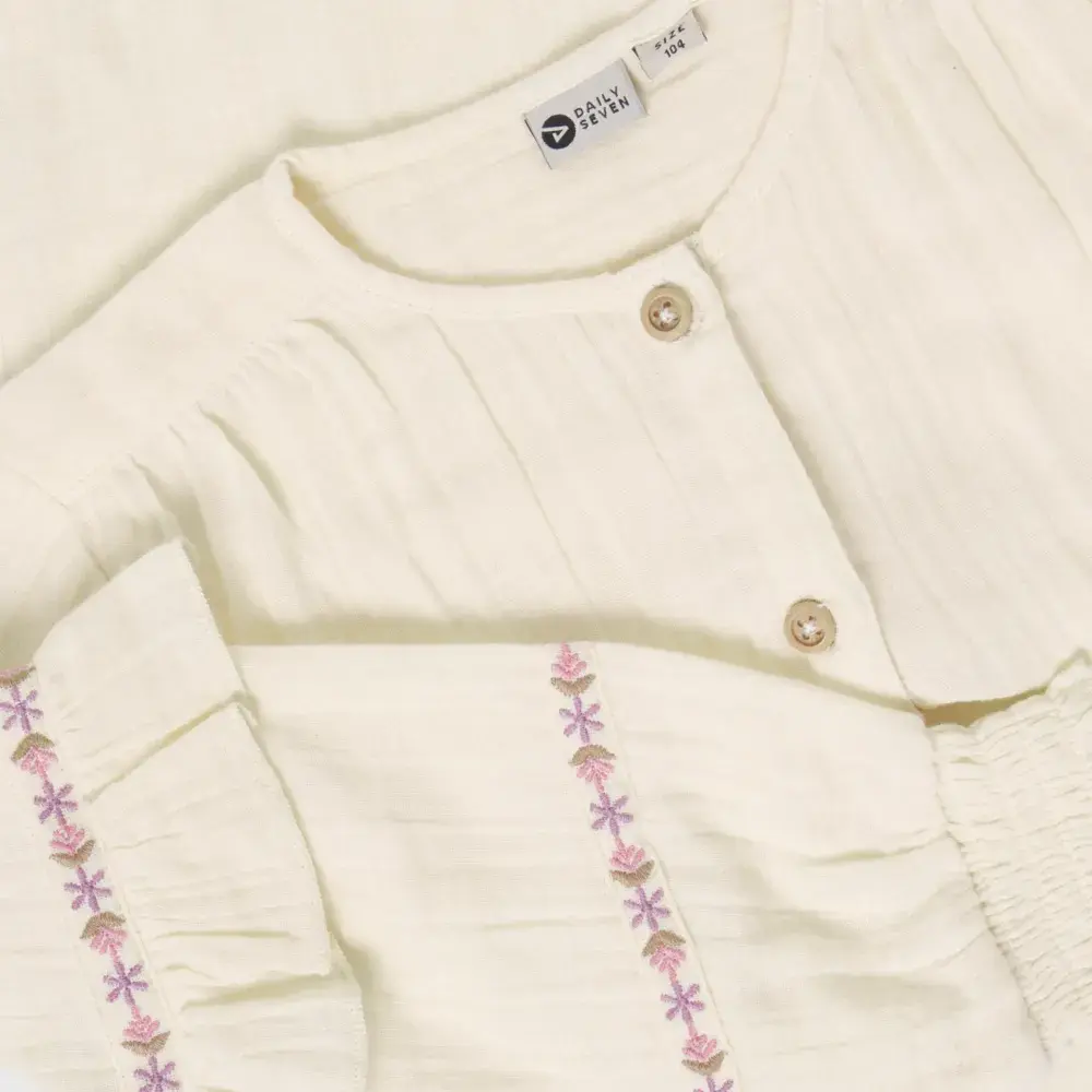 Daily7 Blouse Longsleeve Ruffle - Sand Daily7 Blouse Longsleeve Ruffle - Sand