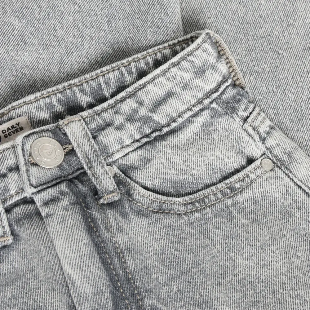 Daily7 Denim Barrel Fit Jeans Light Grey