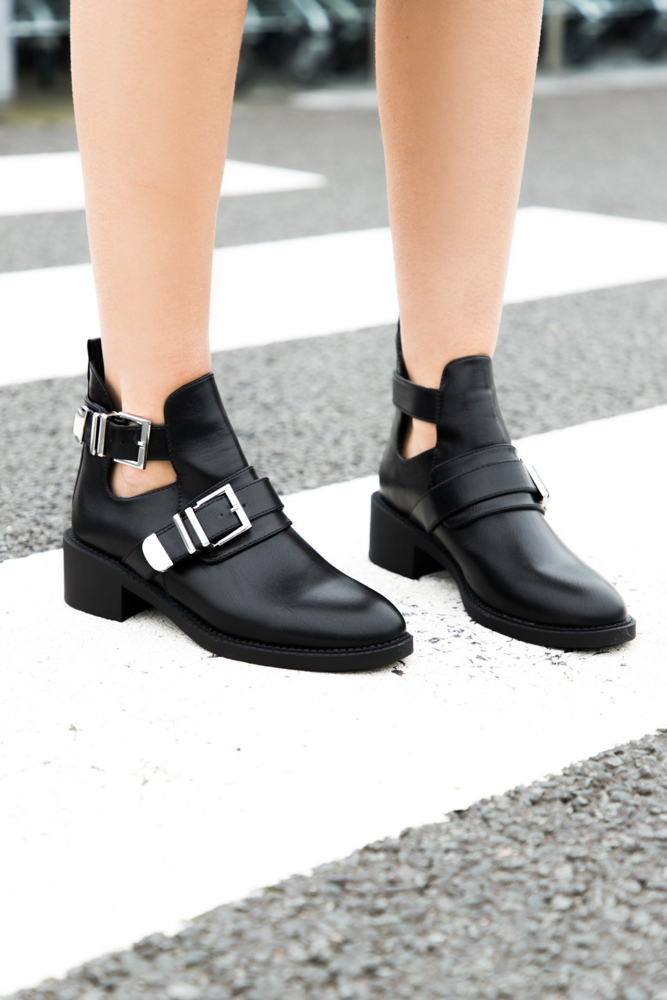 Famous Store I Cut out boots | Dames enkellaars open zijkant - Famous Store