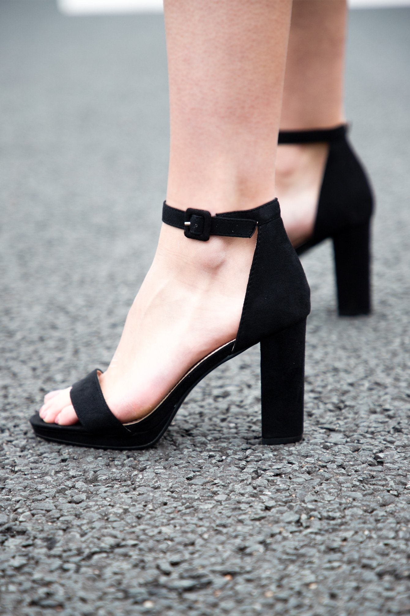 Famous Store I Pumps Valerie I Open schoen hak zwart - Famous Store