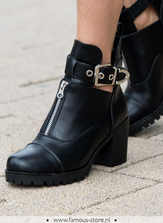 Outstanding boots with heel