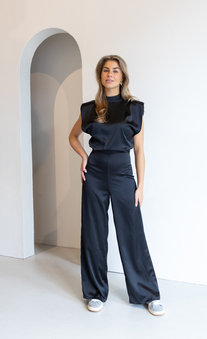 Jumpsuit satin Lily zwart ( PRE ORDER )