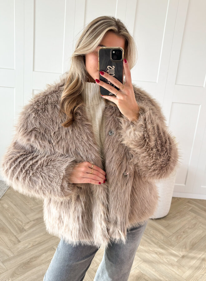 Jas van nepbont in taupe