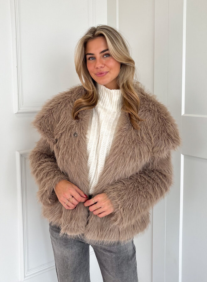 Jas van nepbont in taupe