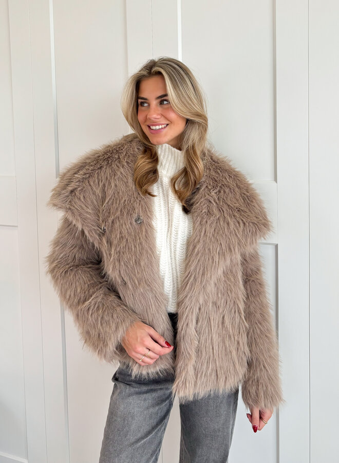 Jas van nepbont in taupe