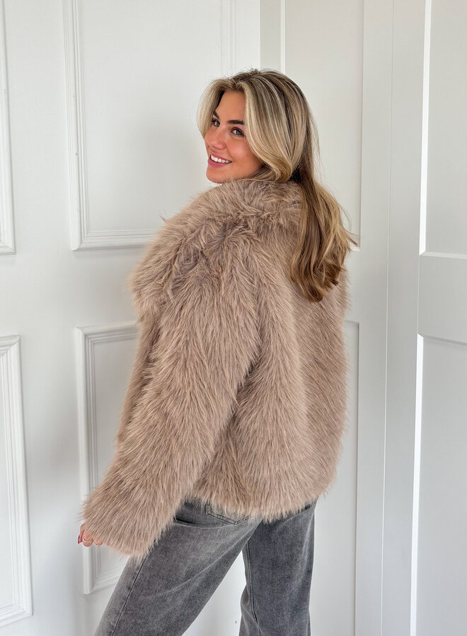 Jas van nepbont in taupe