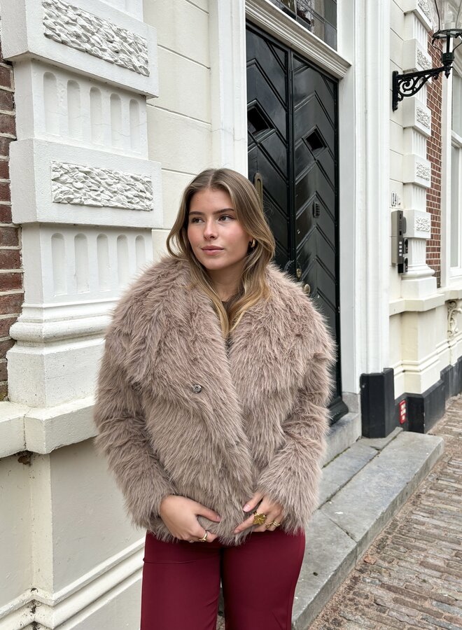 Jas van nepbont in taupe