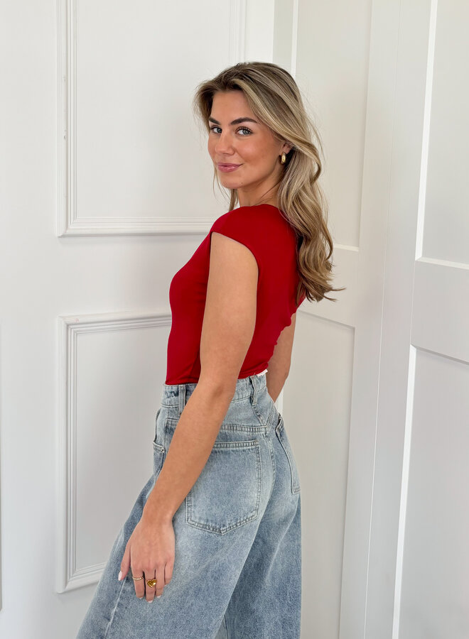 Top Yael rood