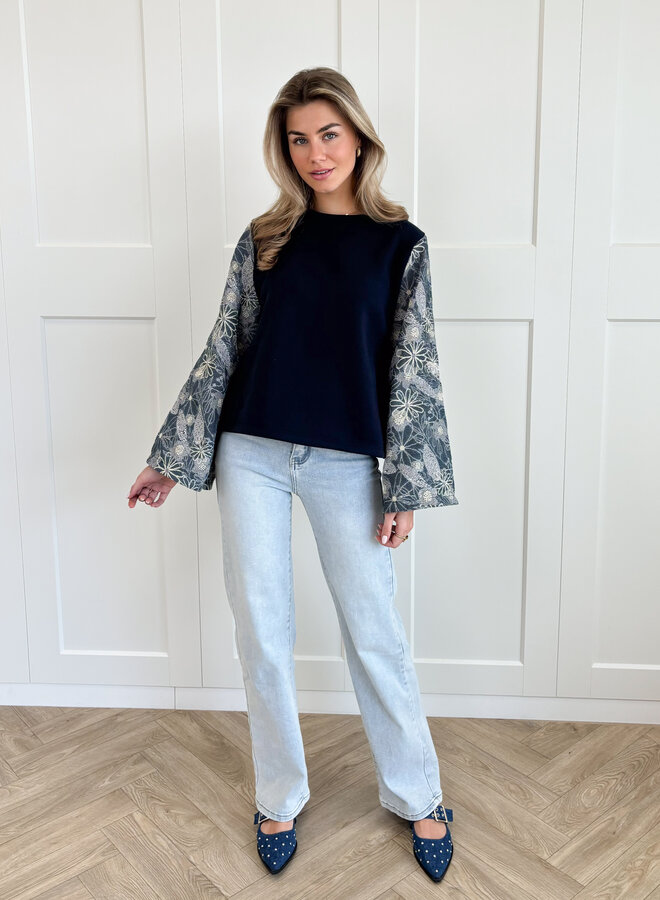 Trui Floral sleeve blauw