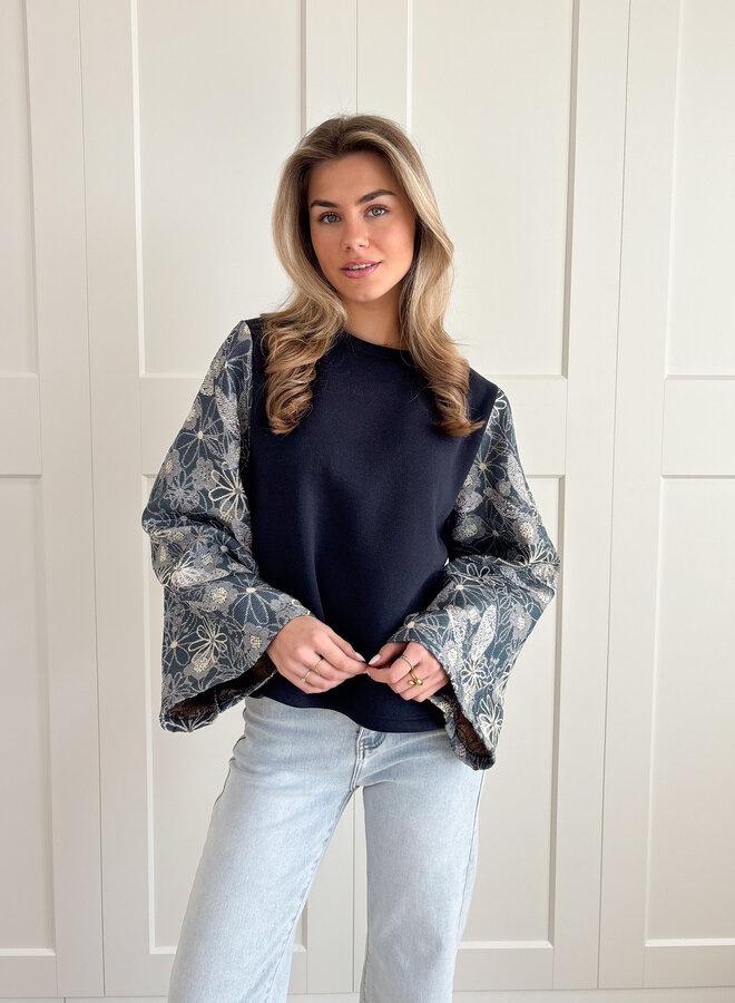 Trui Floral sleeve blauw