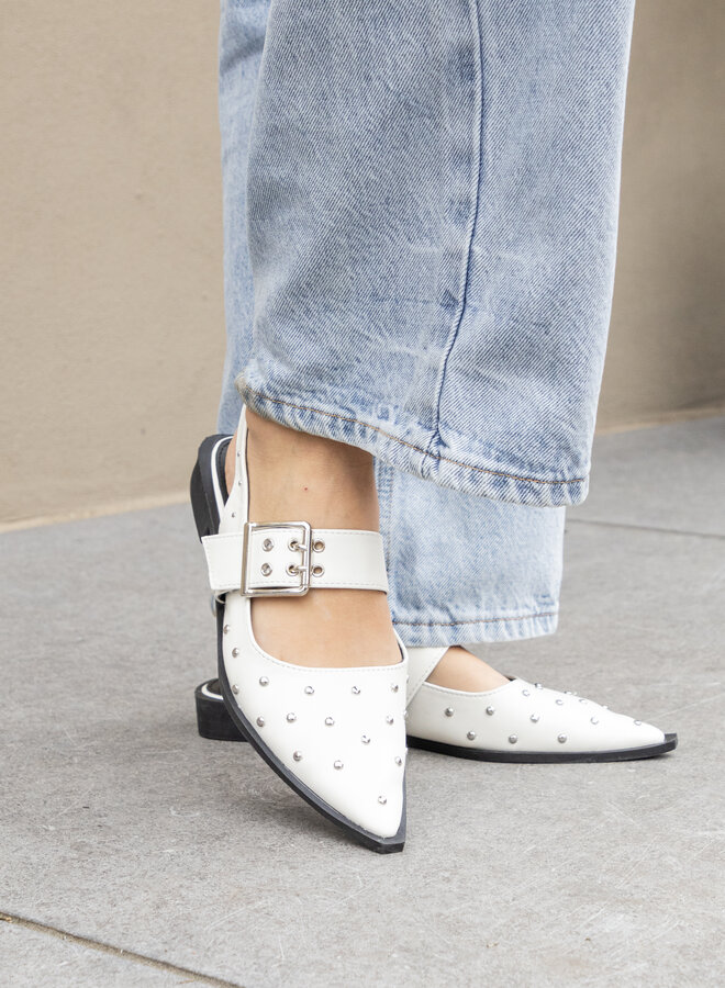 Puntige loafers studs wit