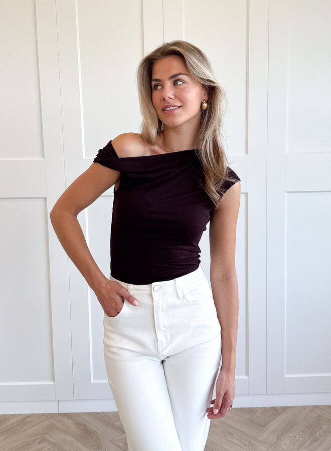 Top Yael bruin