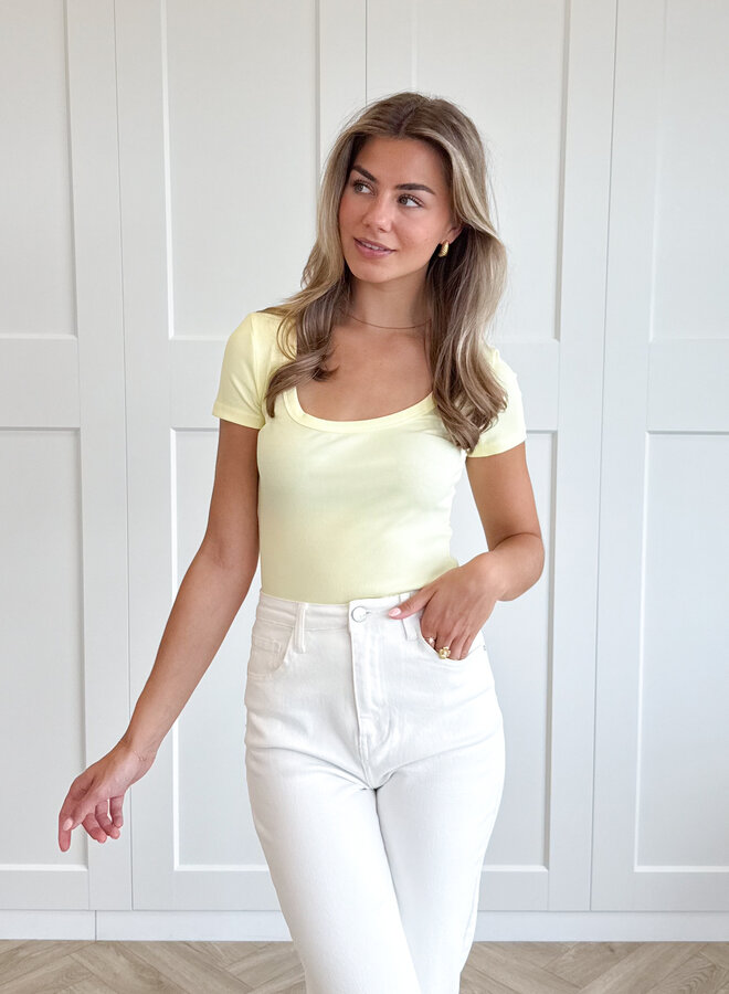 Basic top Claire geel