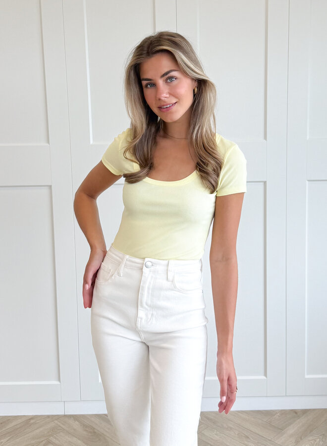 Basic top Claire geel