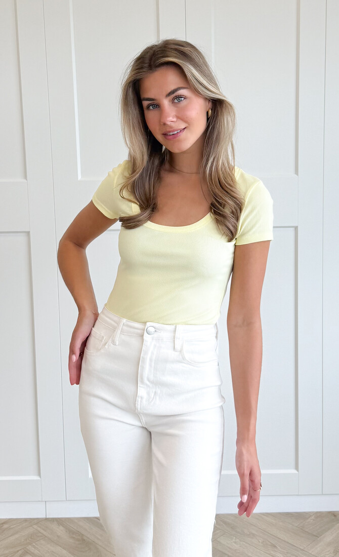 Basic top Claire geel