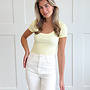 Basic top Claire geel