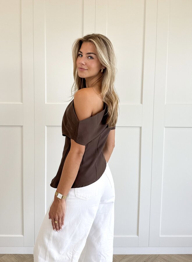 Top off shoulder Candice bruin