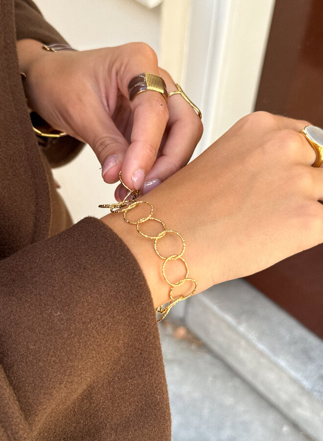 Circle of Gold armband