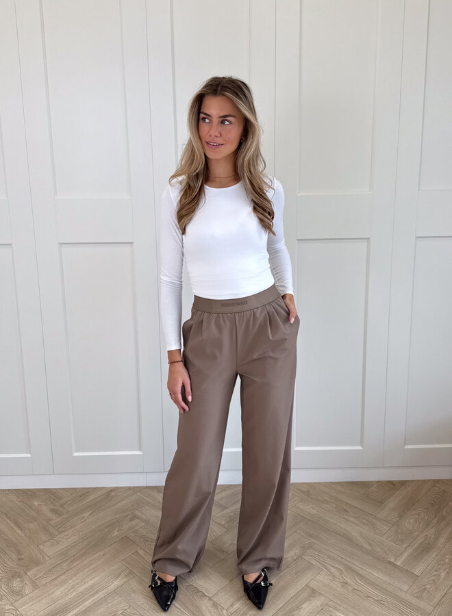 Broek Isola bruin
