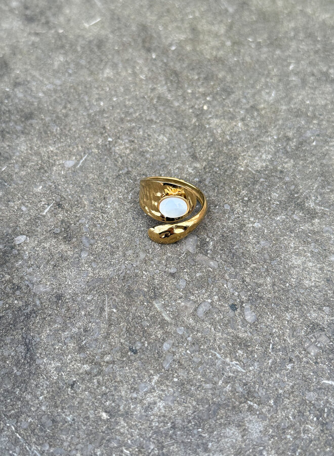 Pearl spirit ring goud
