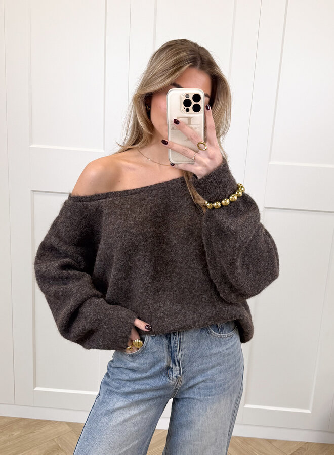 Trui off shoulder Alina bruin