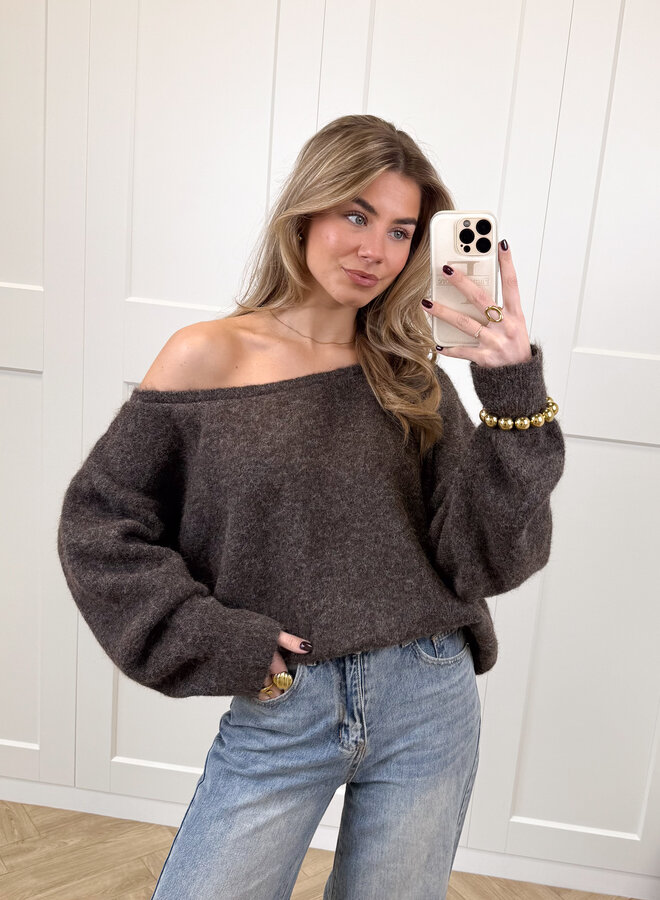 Trui off shoulder Alina bruin