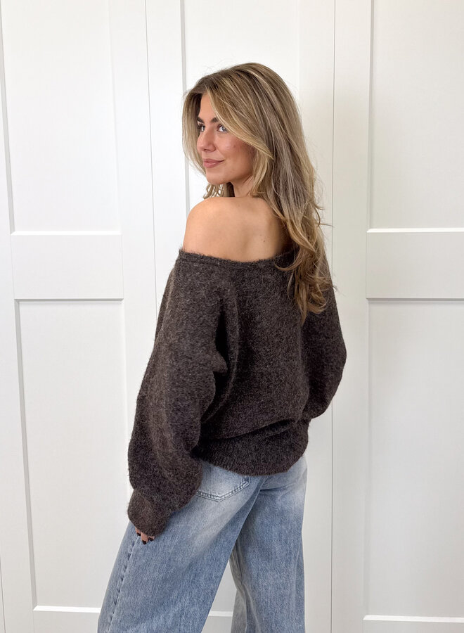 Trui off shoulder Alina bruin