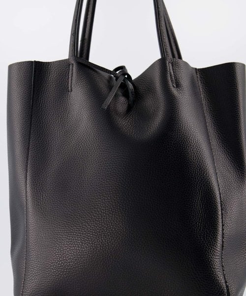 Mia - Classic Grain - Shoulder bags - Black - D28 -