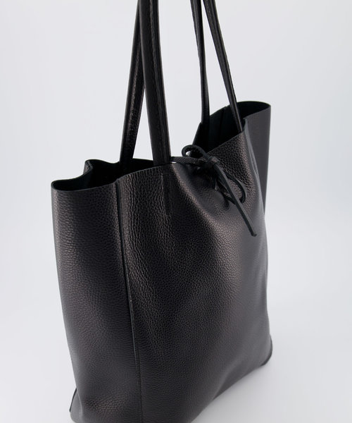 Mia - Classic Grain - Shoulder bags - Black - D28 -