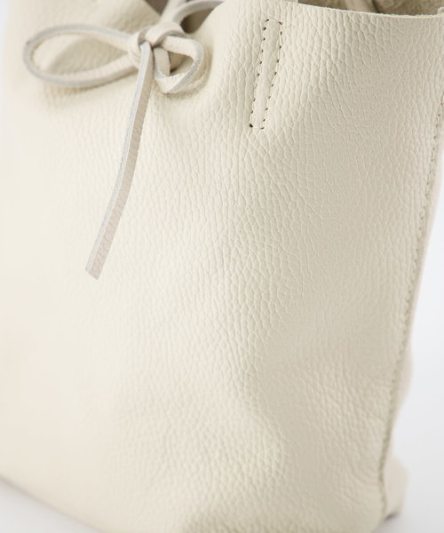 Alice - Classic Grain - Crossbody bags - White - D37 - Silver