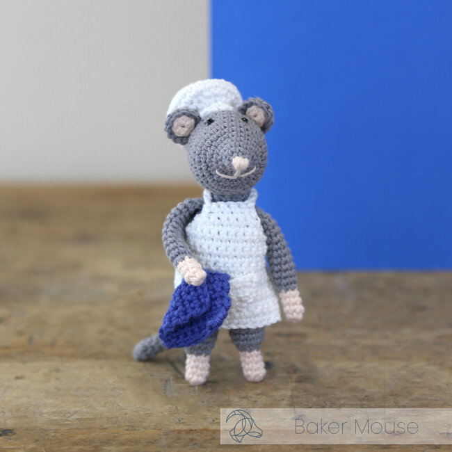 Hardicraft Crochet Kit Baker Mouse - Amigurumi DIY Kit