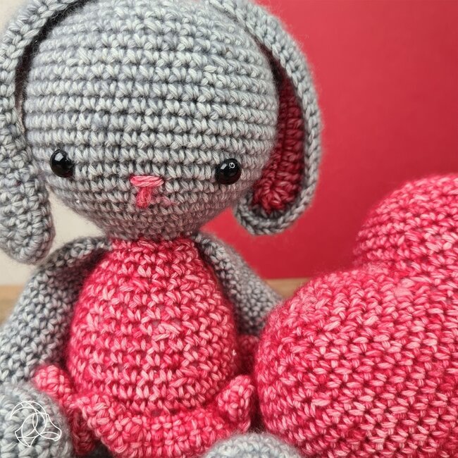 Hardicraft Crochet Kit Pippa Bunny - Amigurumi DIY Kit