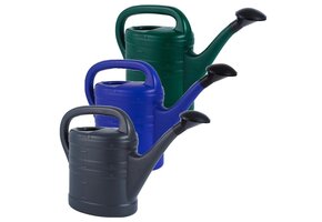 Gieter kunststof. in de kleuren; groen, blauw en antraciet